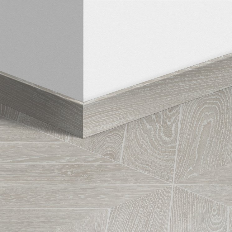 Плинтус МДФ Quick-Step Дуб светло-серый патина QSSK04158